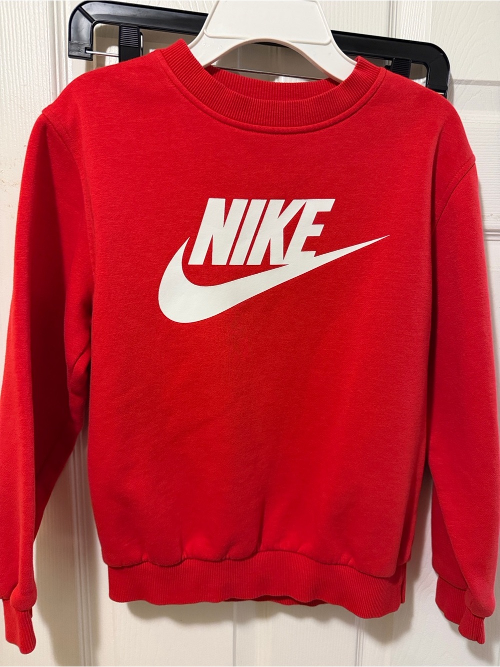 boys Nike sweater like new MEDIUM 7/8yo